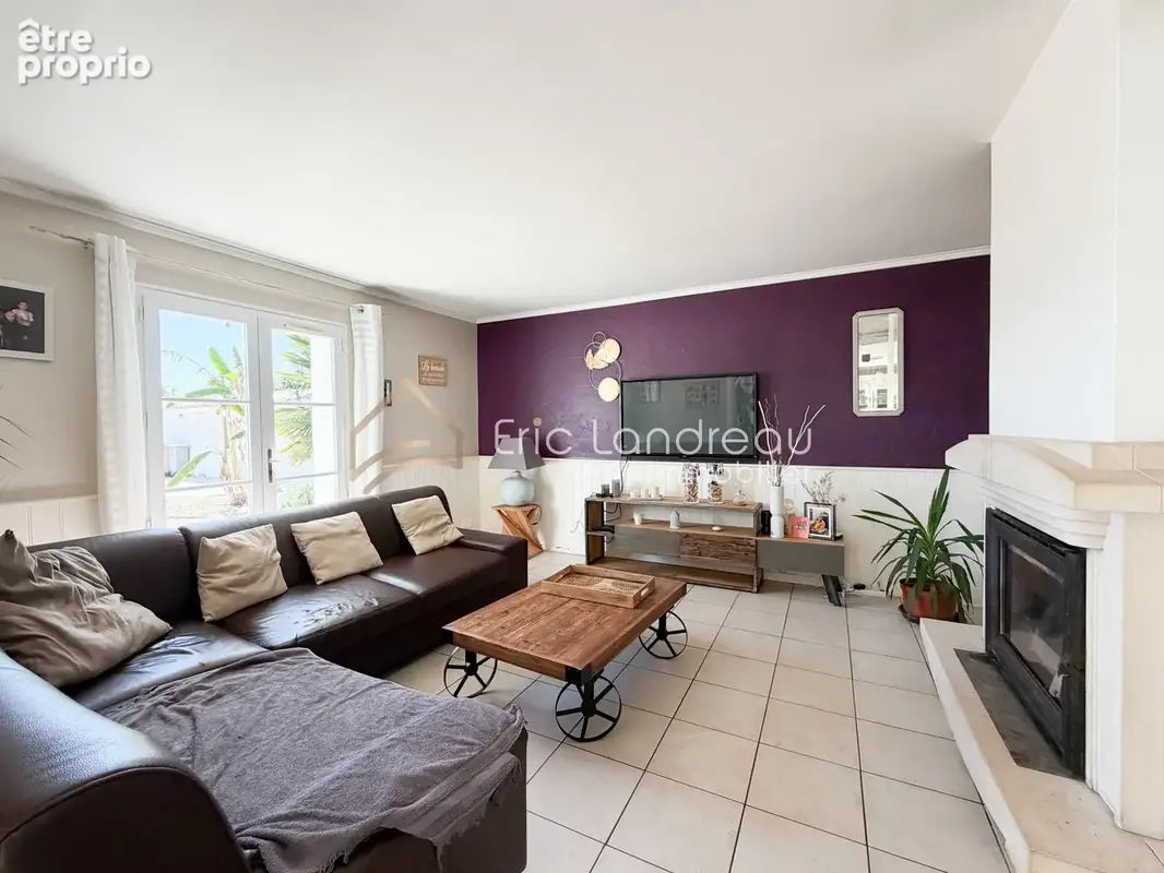 À quelques pas des commerces   Maison 3 chambres avec garage de 42 m2 et terrain clos de 798 m2 - photo 2