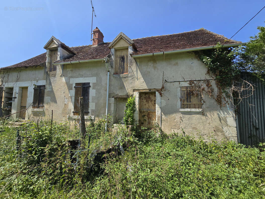 Maison à AZAY-LE-FERRON