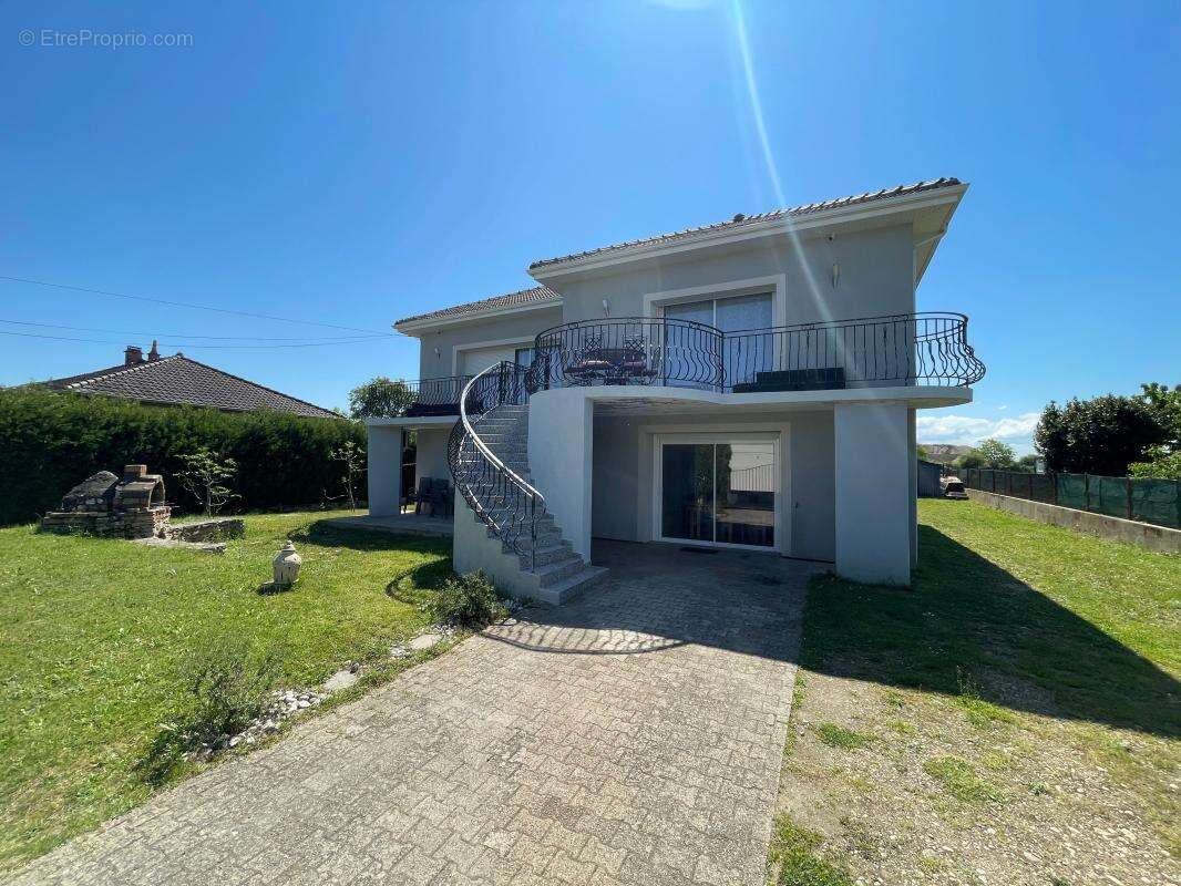 Maison à CHAVANOZ