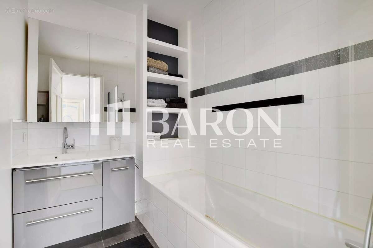 Appartement à PARIS-17E