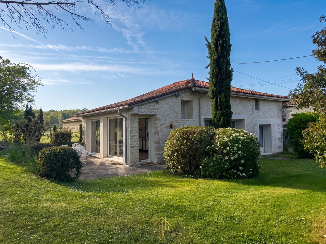Maison à BESSAC