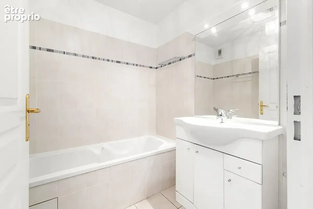 Appartement 4 pièces 84 m² à vendre à Saint-Laurent-Du-Var (06700) - photo 8