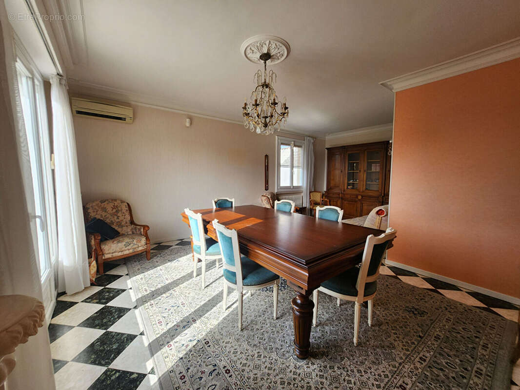 Maison à CHATEAUNEUF-DE-GADAGNE