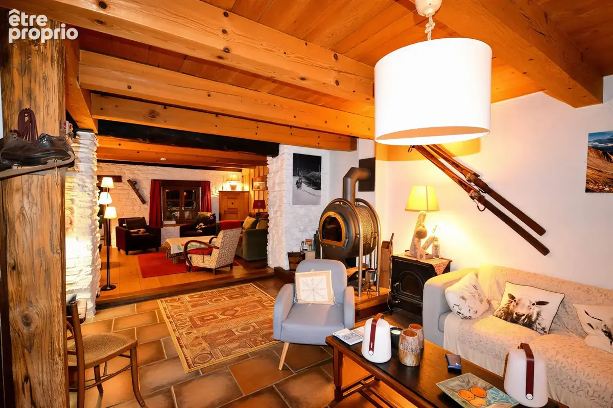 A vendre sur 2,4 ha en pleine nature 1 Chalet Rénové + 1 ancien chalet à réhabiliter - photo 12