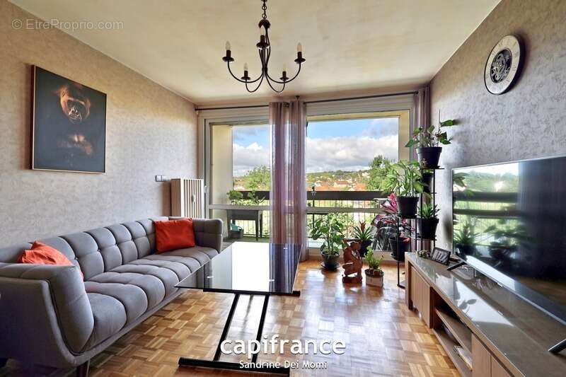 Appartement à SAINT-GENIS-LAVAL