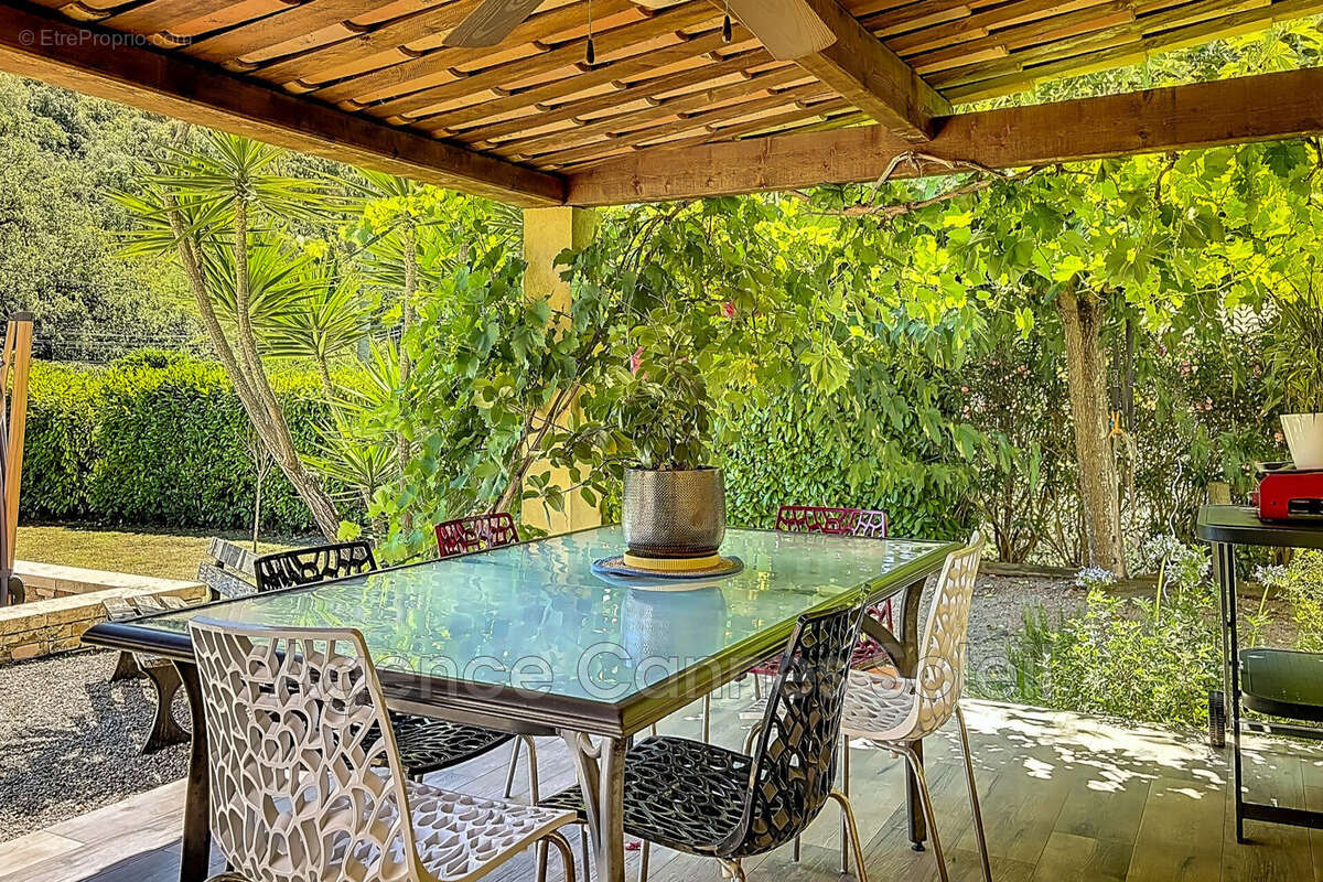 Maison à LA ROQUETTE-SUR-SIAGNE