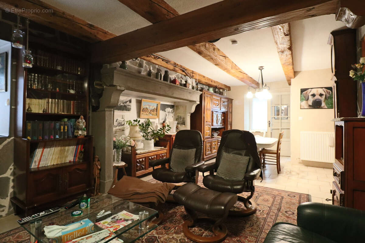 Maison à SAINT-SAUVES-D'AUVERGNE