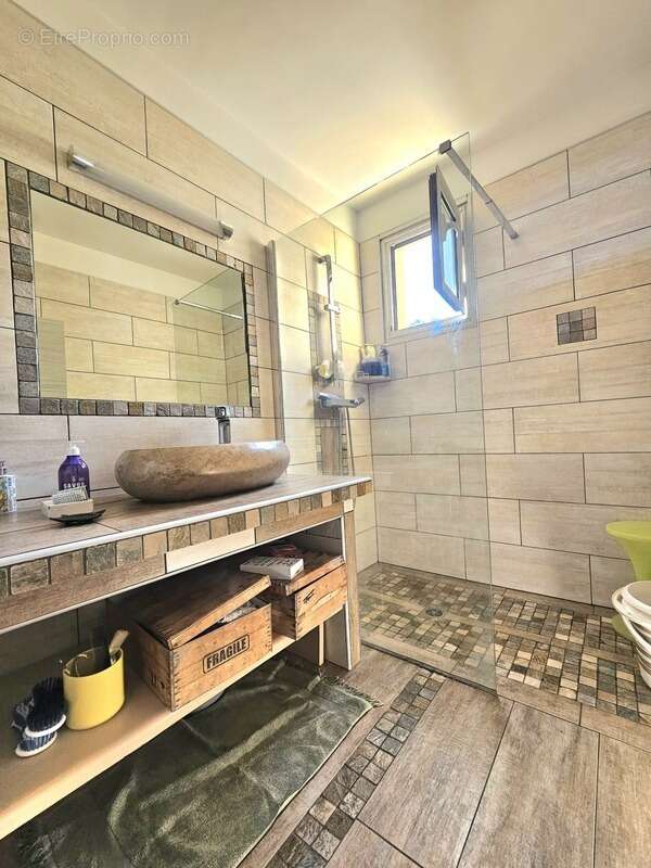 A vendre Appartement T5 de 98 m2, 4 chambres, véranda, parking à LUCCIANA 20290 (HAUTE CORSE) - photo 9
