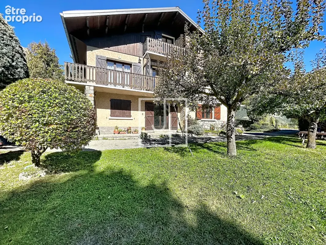 Maison familiale avec 2 appartements, garage double et terrain - Jausiers - photo 2