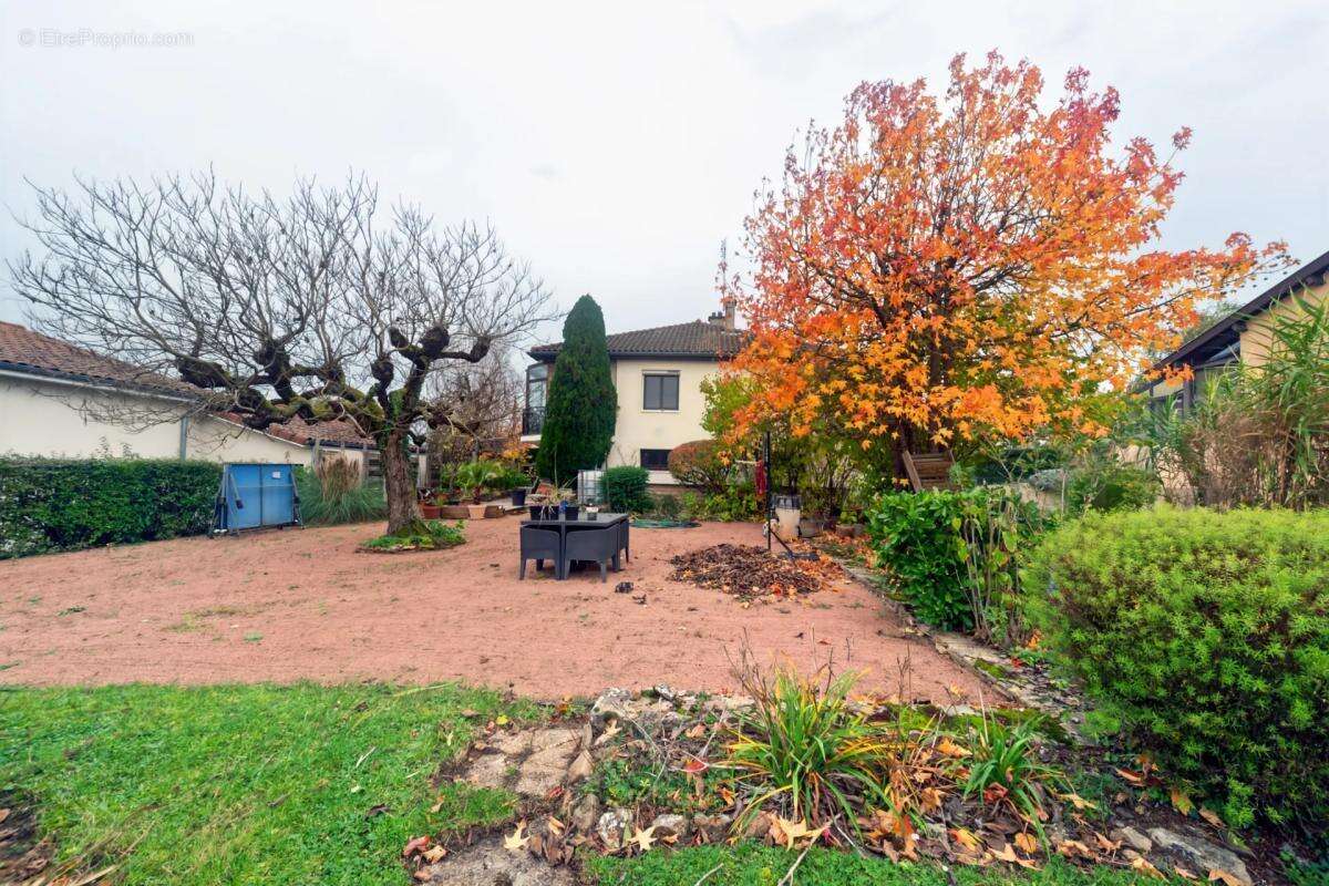 Maison à CRECHES-SUR-SAONE