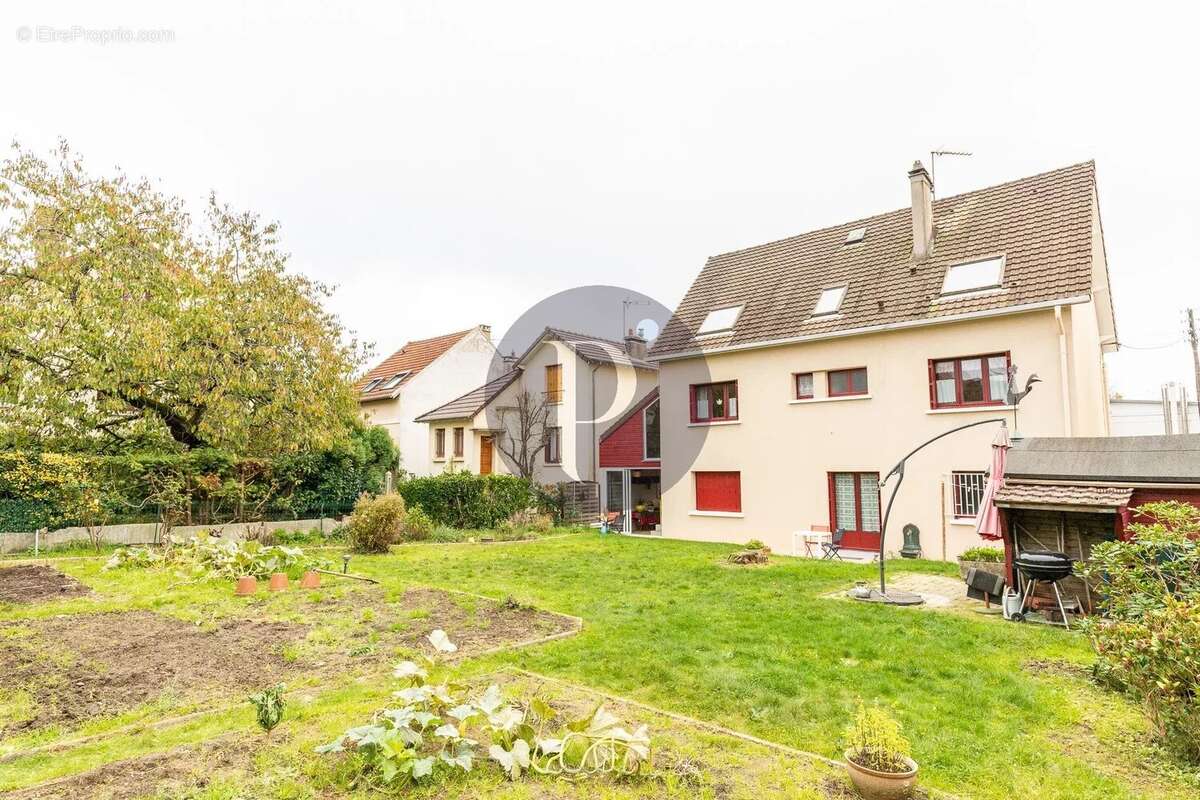 Maison à VERRIERES-LE-BUISSON