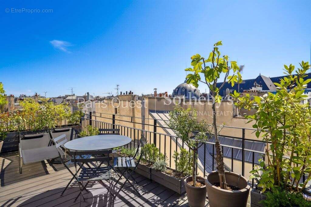Appartement à PARIS-1E