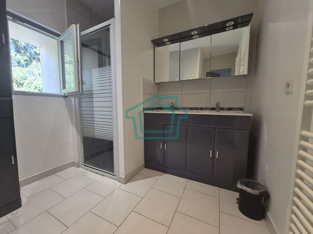 GROSROUVRE   Maison en pierre de caractère de 168 m2 avec grange de 100 m2, studio indépendant et fort potenti - photo 15