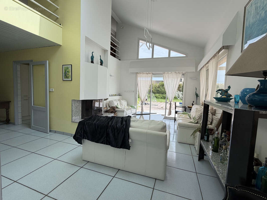 Maison à LA TOUR-EN-JAREZ