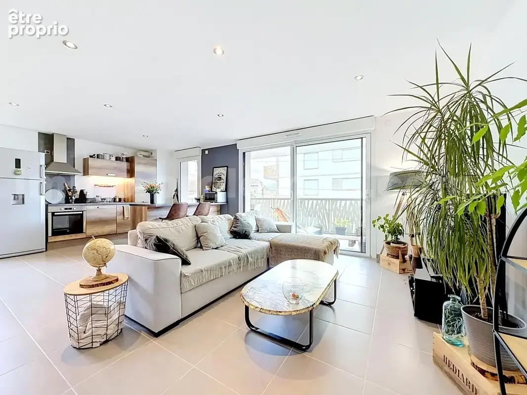 Appartement_T4_Annemasse_belle_superficie_proximitée_frontière_Suisse_tram_Ceva_direction_GENEVE_Frontaliers_Salon_Séjour_ - Appartement à ANNEMASSE