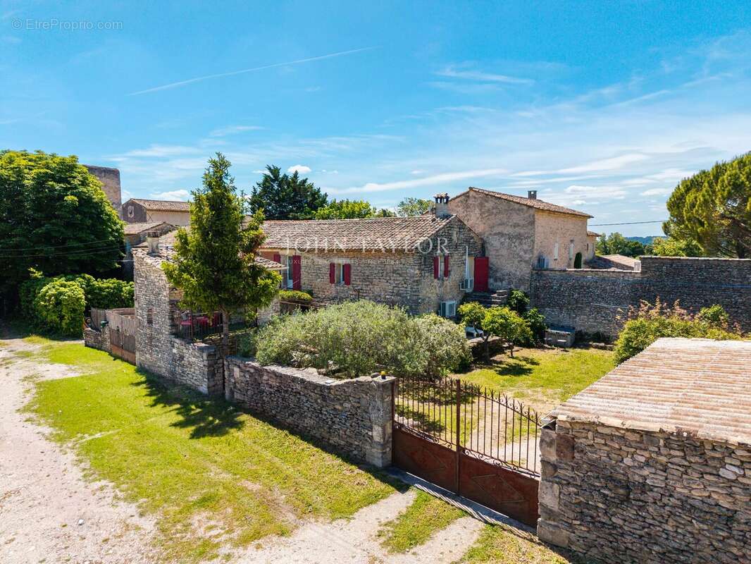 Maison à GORDES