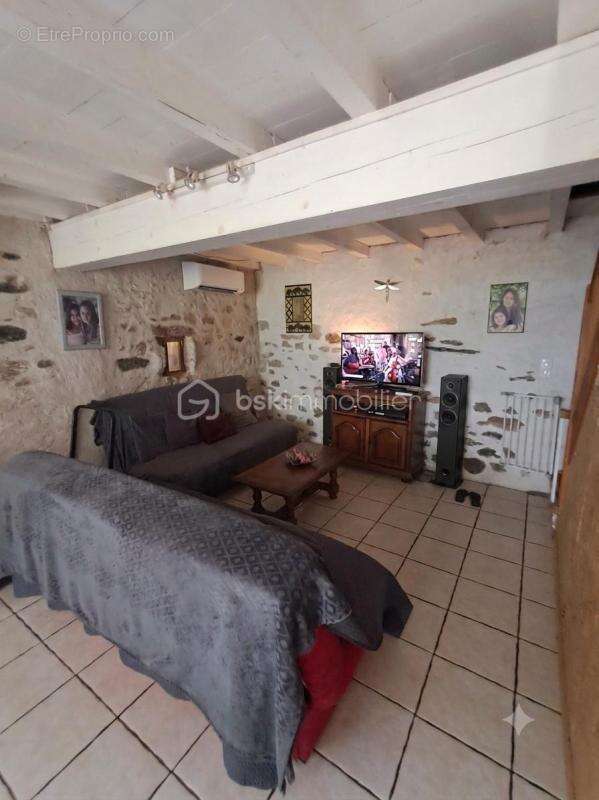 Charme et Authenticité : Maison en pierre restaurée (100m²) - photo 7