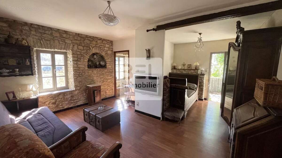 Maison à LA ROQUE-SUR-CEZE