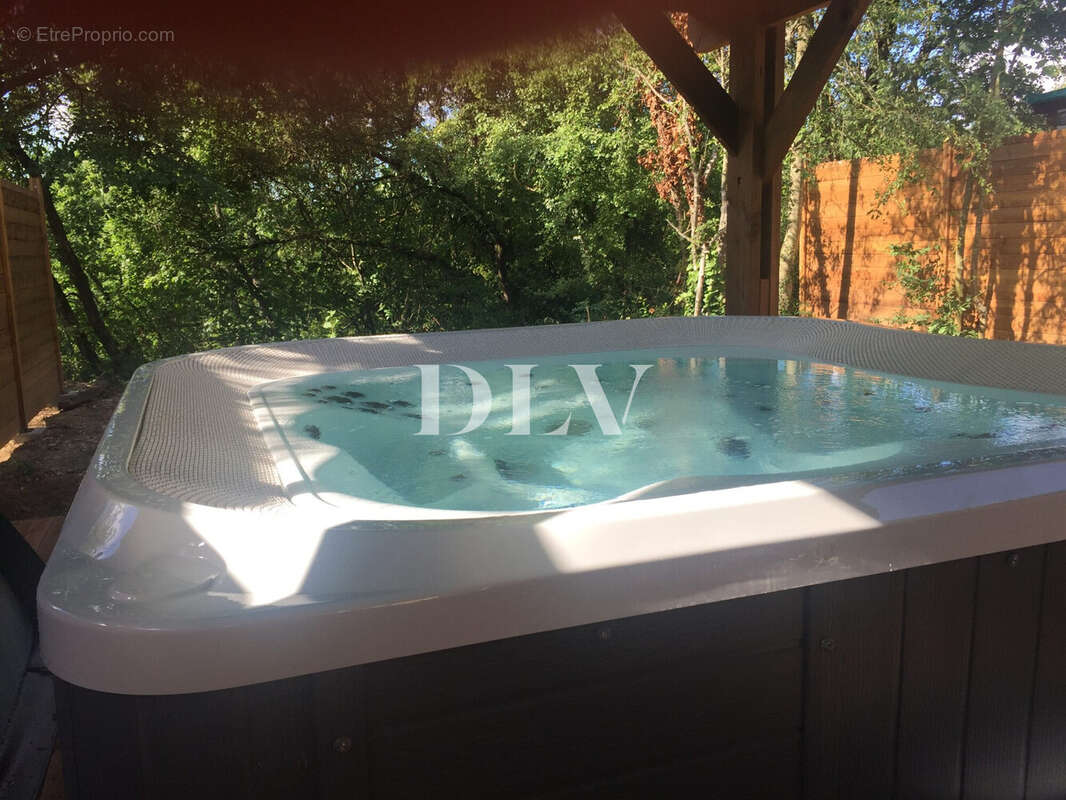 Terrain à MONTEREAU-FAULT-YONNE