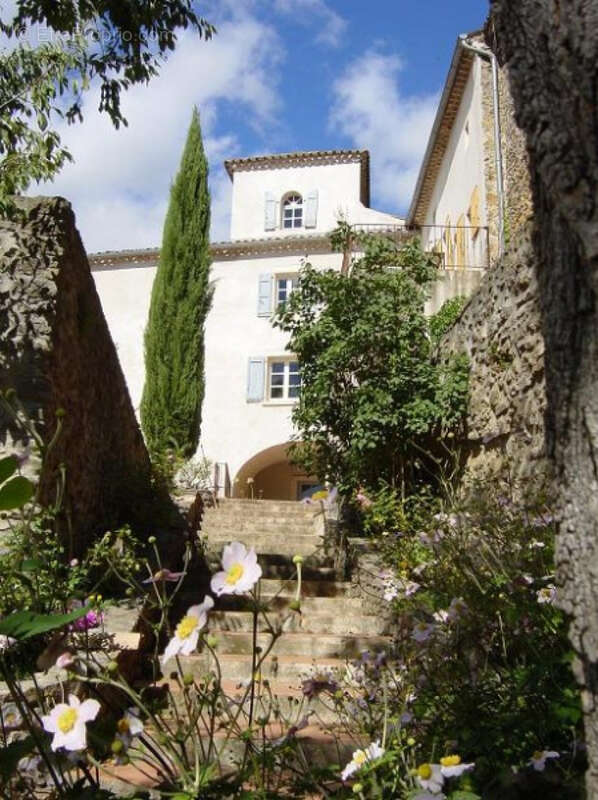 Mas du 18e de 500 m2 avec 6 appartements, sur 2 hectares - photo 7
