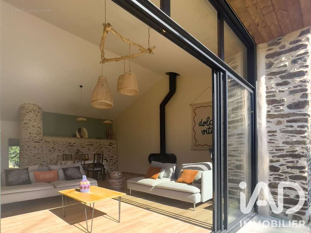 Maison 206 m² à La Remaudiere  - photo 2