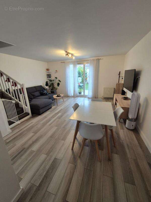 Maison à SAINTE-GENEVIEVE-DES-BOIS