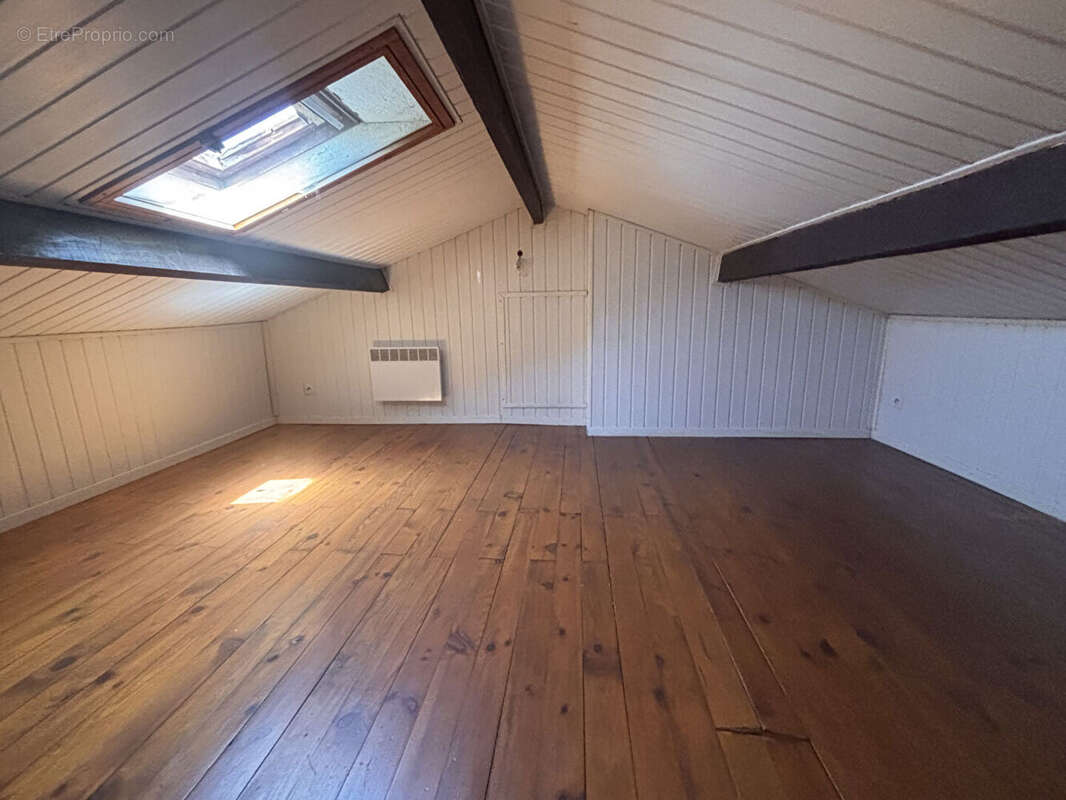 A vendre - type 3 bis avec exterieur et 2 parkings - châteauneuf - photo 7