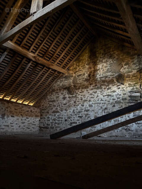 Appartement à AMBRIERES-LES-VALLEES