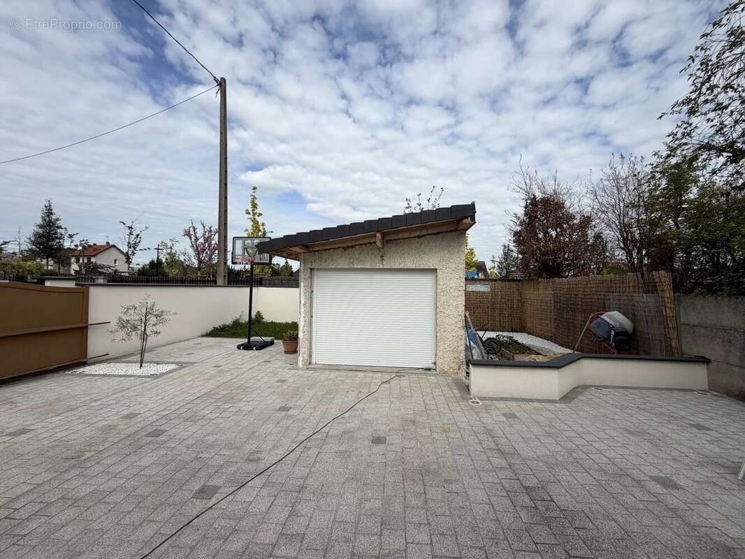 Parking à SARTROUVILLE