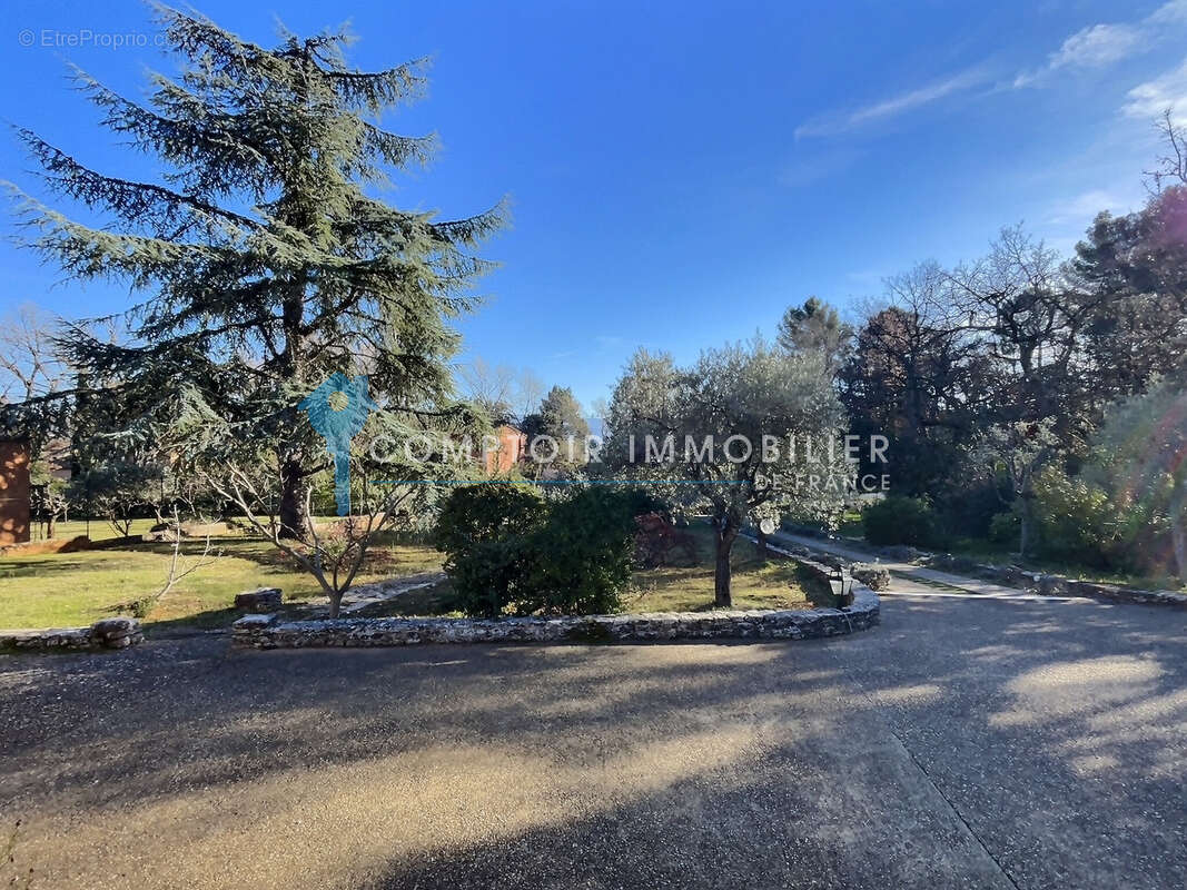 Maison à SAINT-SATURNIN-LES-APT