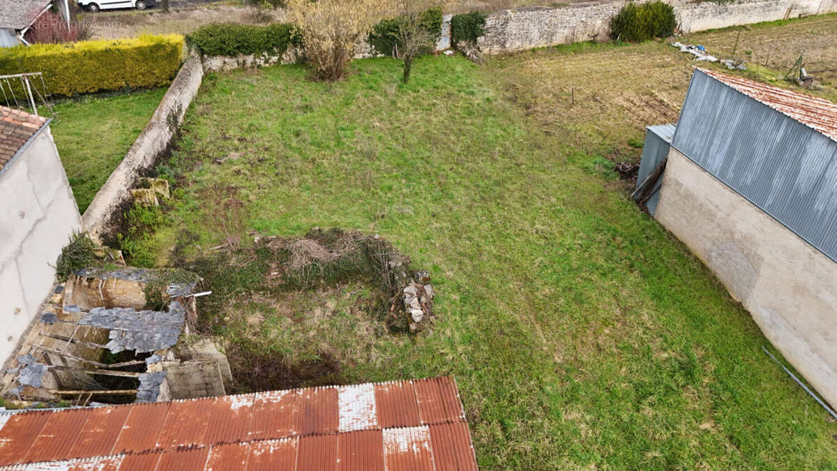 Terrain à MIGNE-AUXANCES