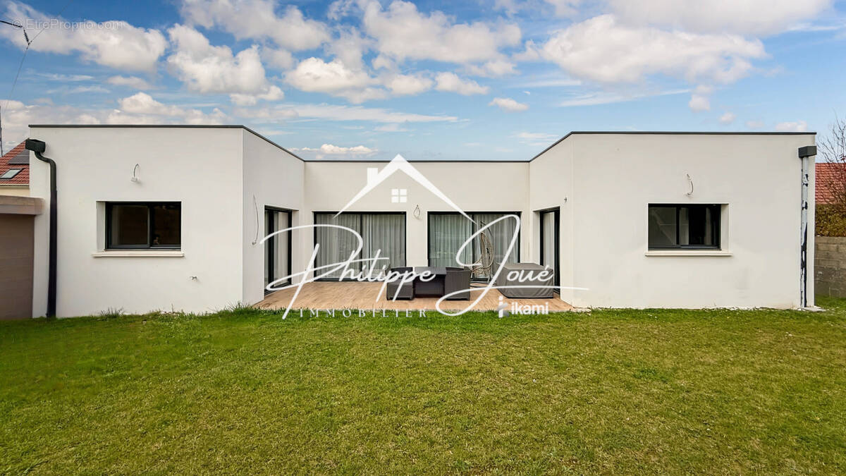 Maison à COURTOIS-SUR-YONNE