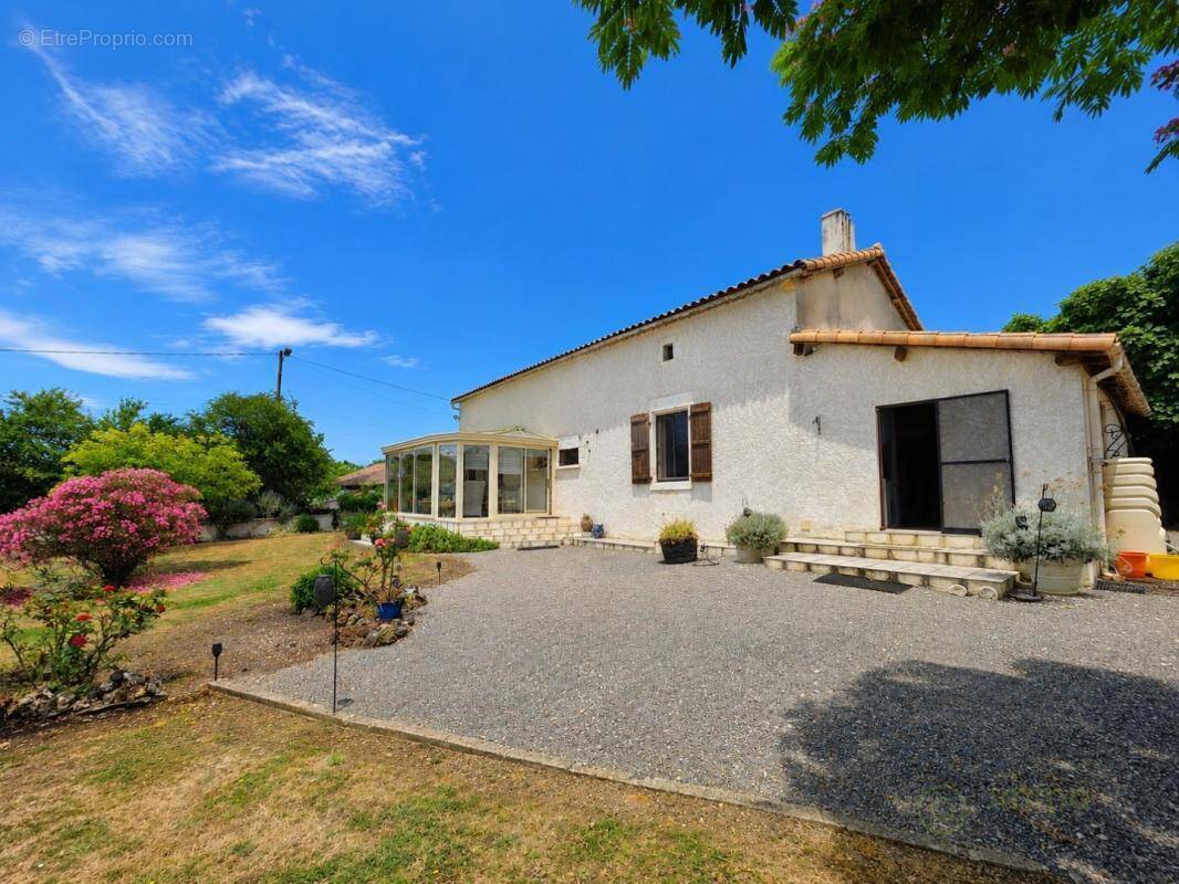 Maison à CELLEFROUIN