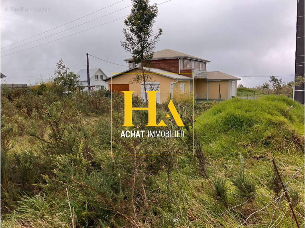 Terrain à SAINT-PIERRE