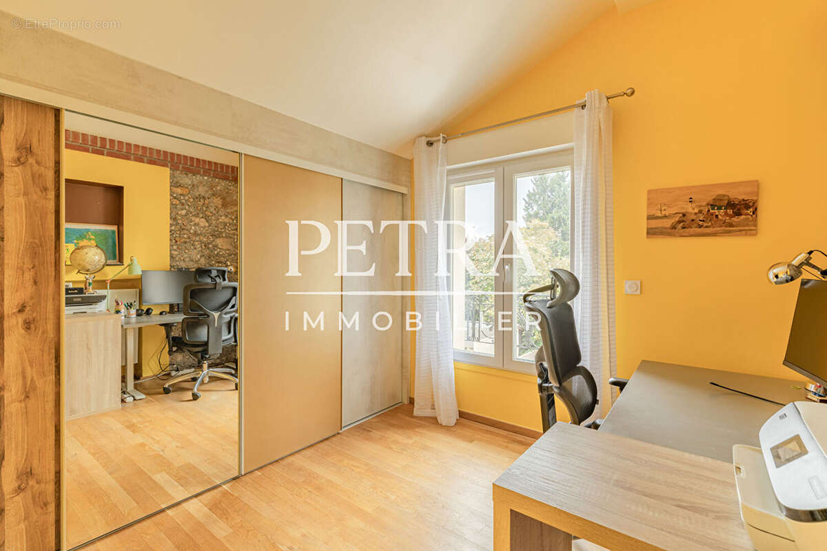 Maison à L&#039;HAY-LES-ROSES