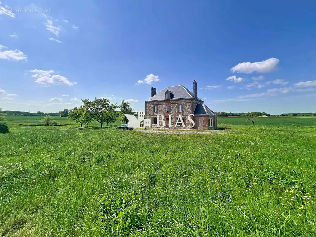 Maison à SAINT-LEGER-DE-ROTES