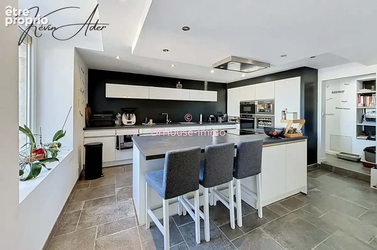 Maison 5 pièces 227 m² à vendre à Saint-Pryve-Saint-Mesmin (45750) - photo 4