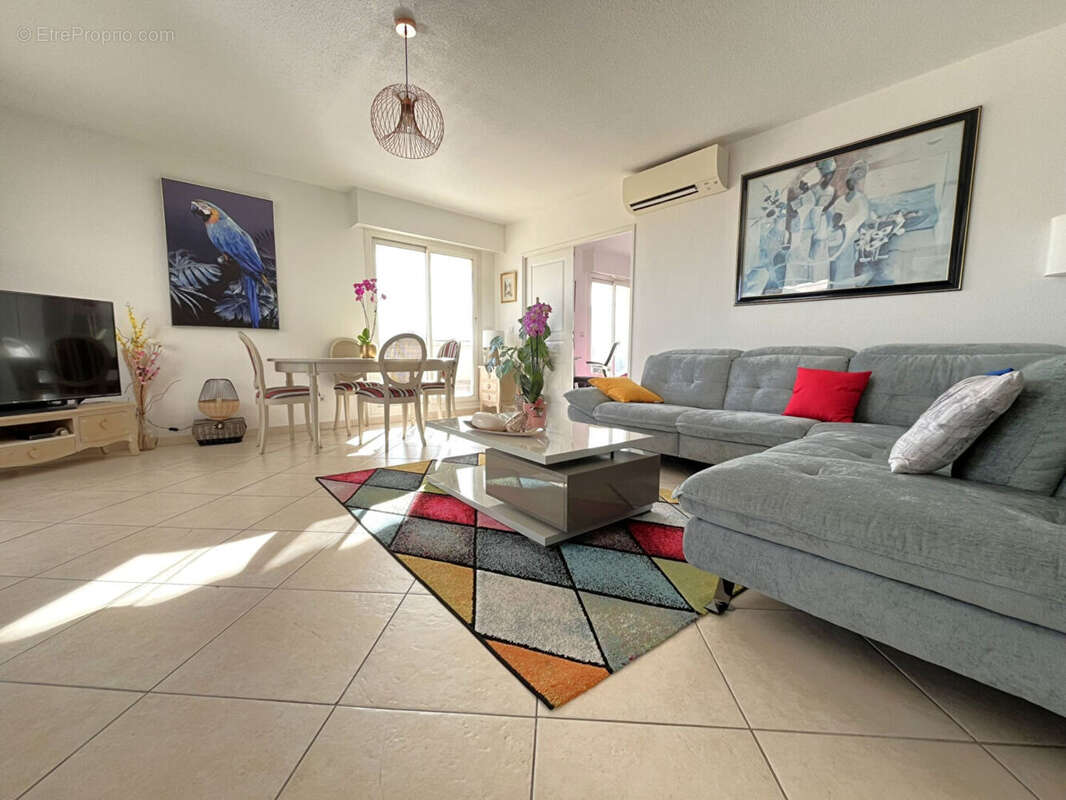 Appartement à SAINT-LAURENT-DU-VAR