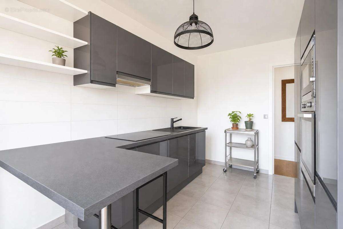 App. 4 pièces 86 m² Nanterre Préfecture loué - photo 4