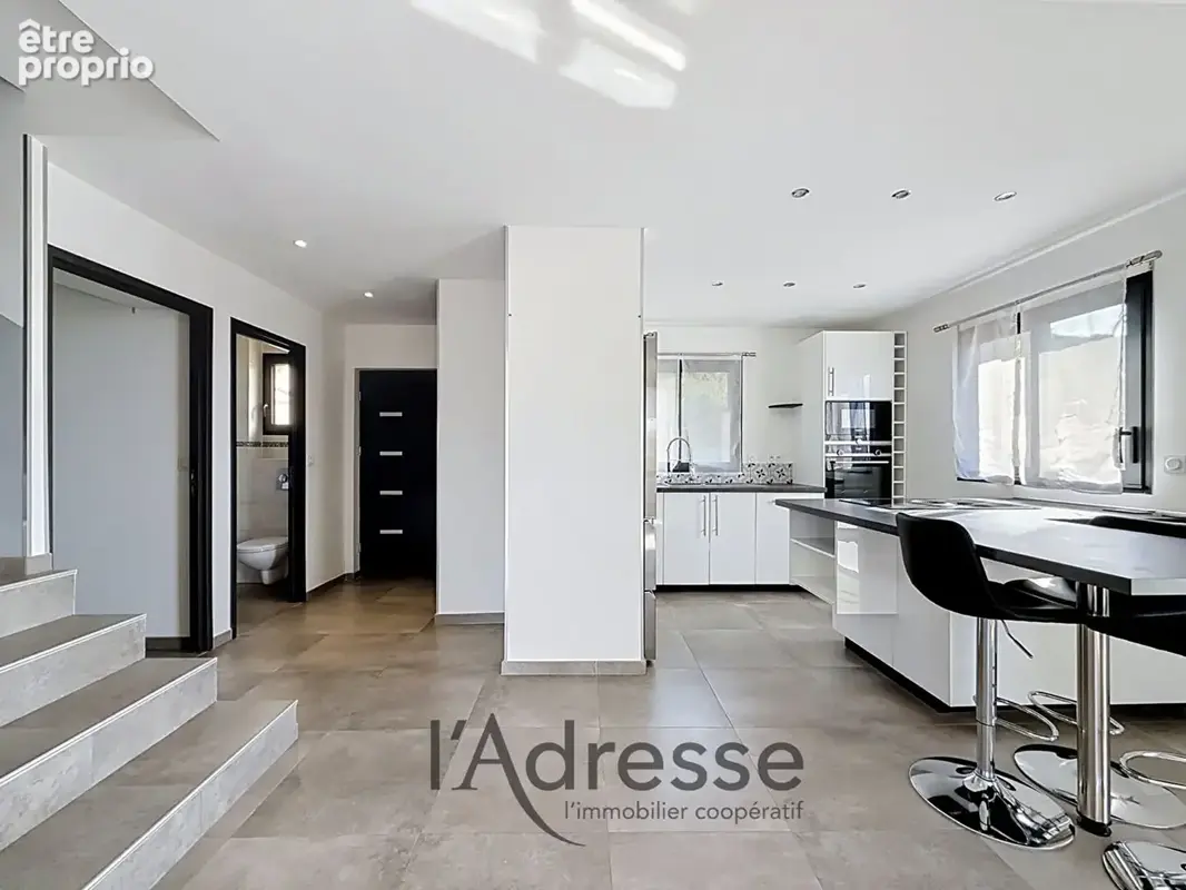 Appartement Duplex 4 pièces - 114 m² - PORTICCIO - Vue mer - Dernier étage - Garage - photo 3