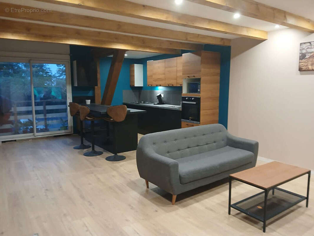 Appartement à MEZERIAT