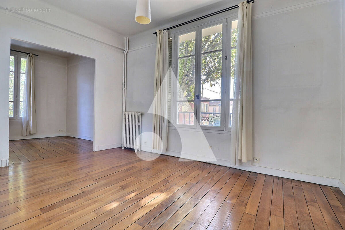 Appartement à LES LILAS