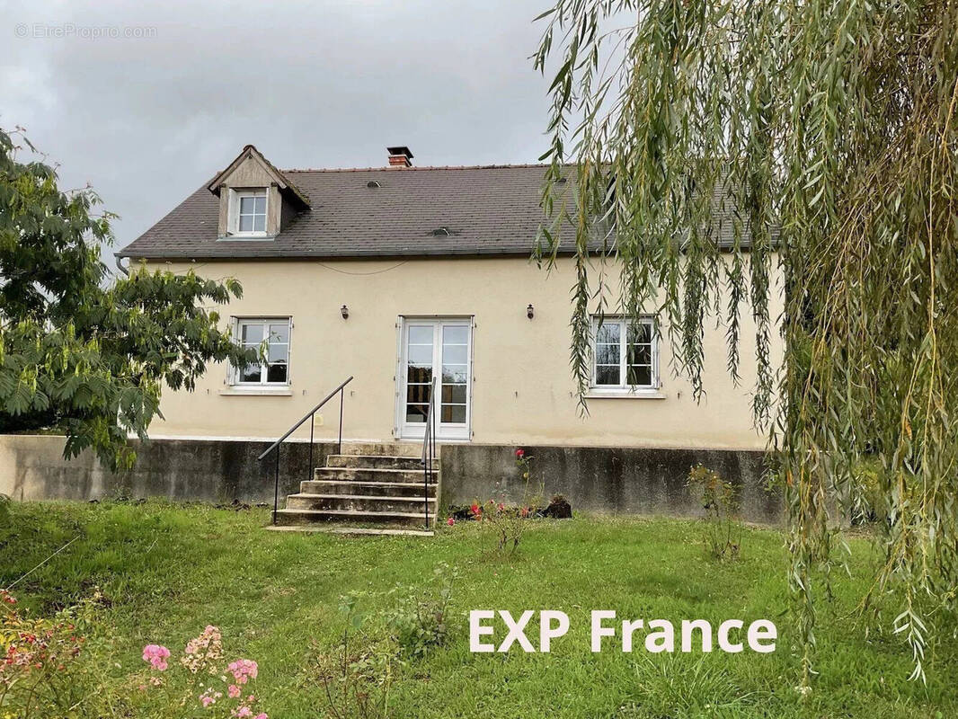 Maison à NOUANS-LES-FONTAINES