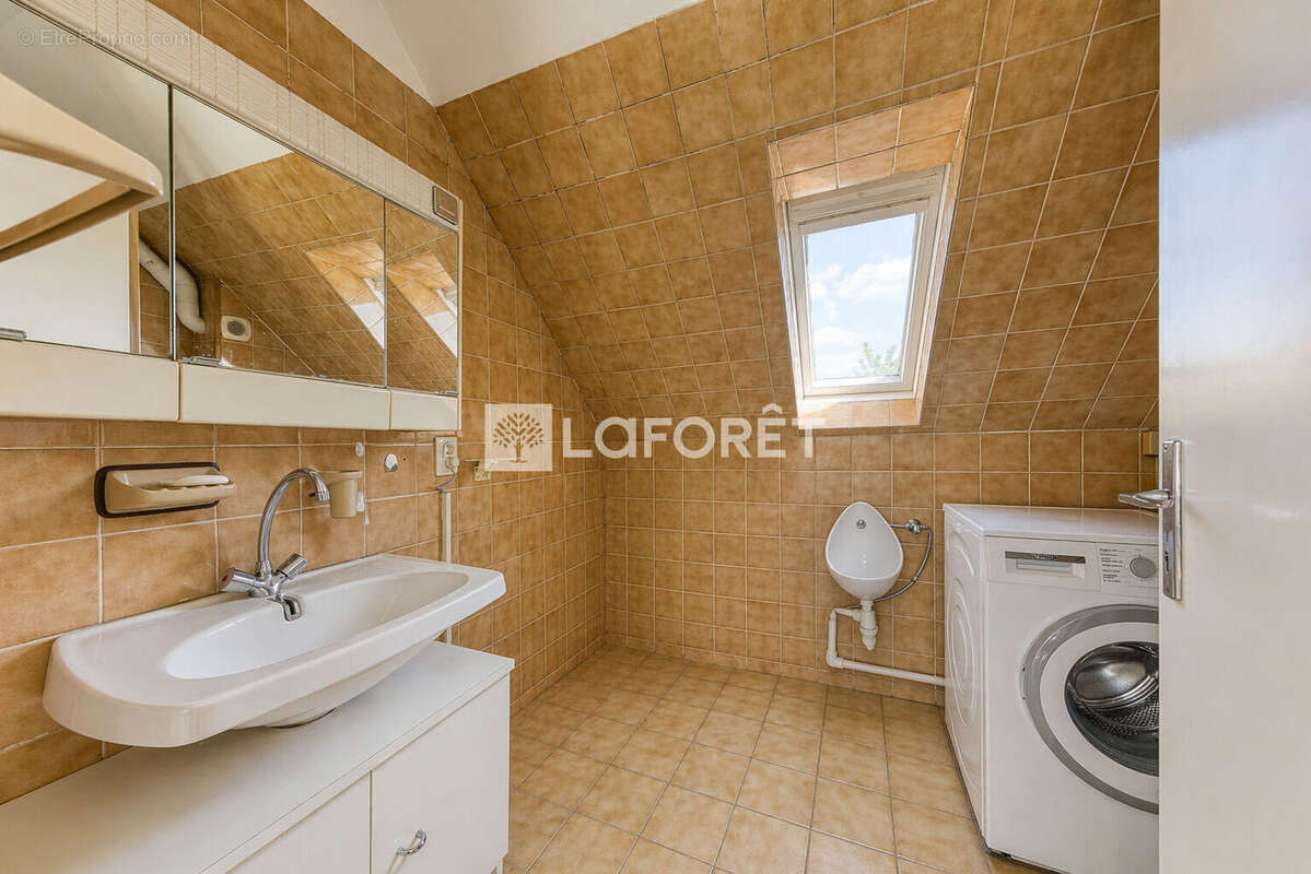 Appartement à EMERAINVILLE