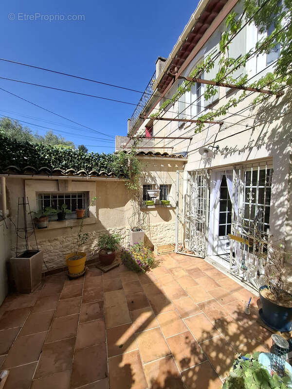 Maison à FONTVIEILLE