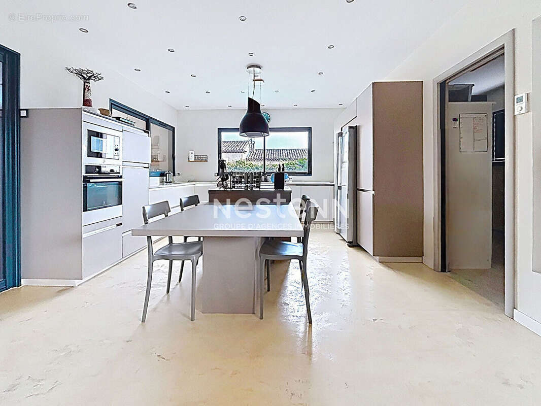 EXCLUSIVITE !! Maison à vendre à La Motte d'Aigues - 6 pièces, piscine, sous sol. - photo 5