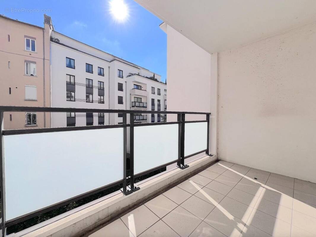   - Appartement à LYON-3E