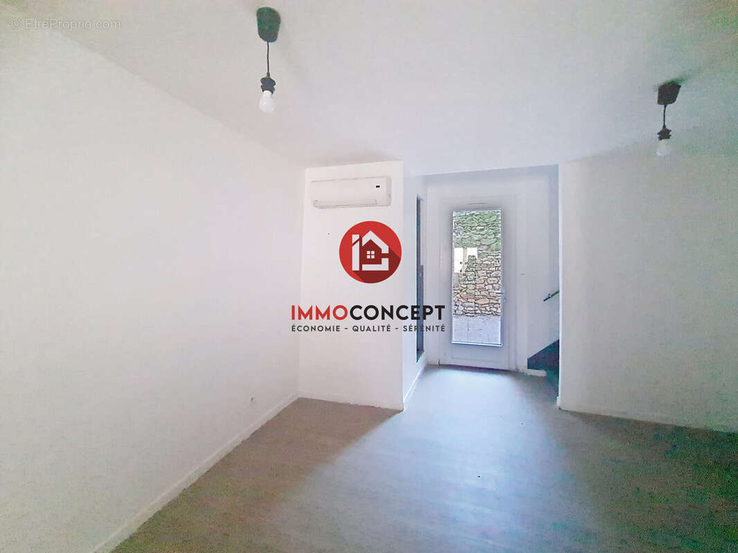 Maison à CADEROUSSE