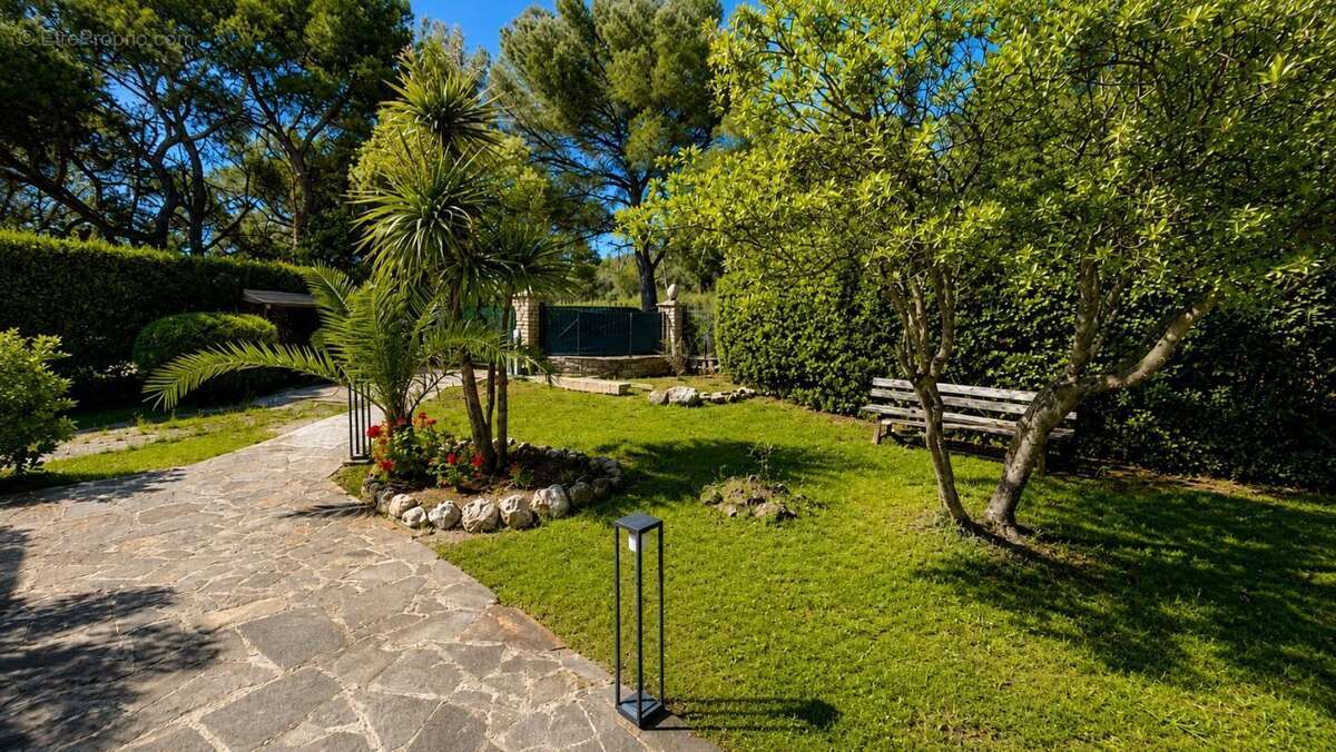 Maison à BORMES-LES-MIMOSAS