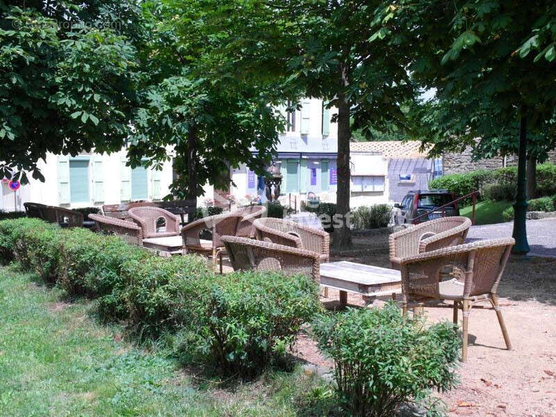 Commerce à SAINTE-COLOMBE-SUR-L'HERS
